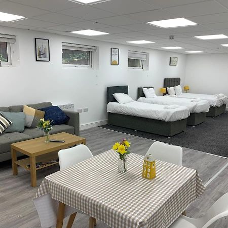 Huge Studio Close To City Centre With Free Secure Parking Leeds  Buitenkant foto
