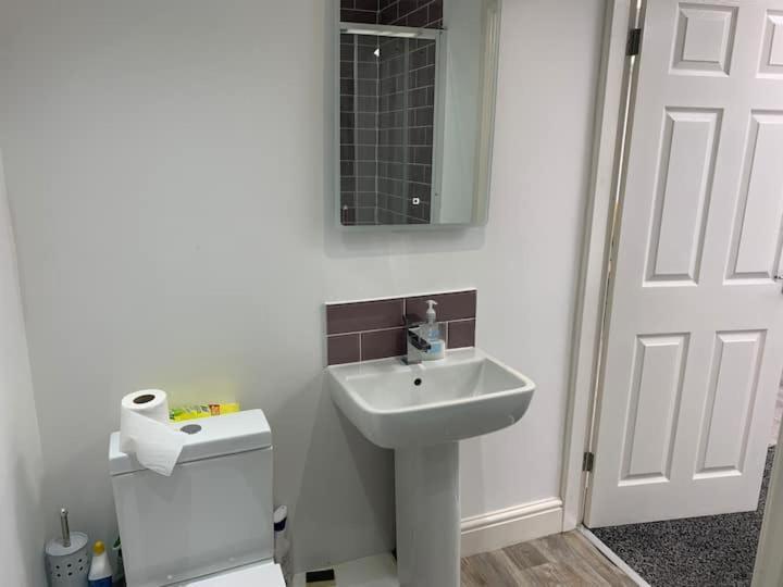 Huge Studio Close To City Centre With Free Secure Parking Leeds  Buitenkant foto
