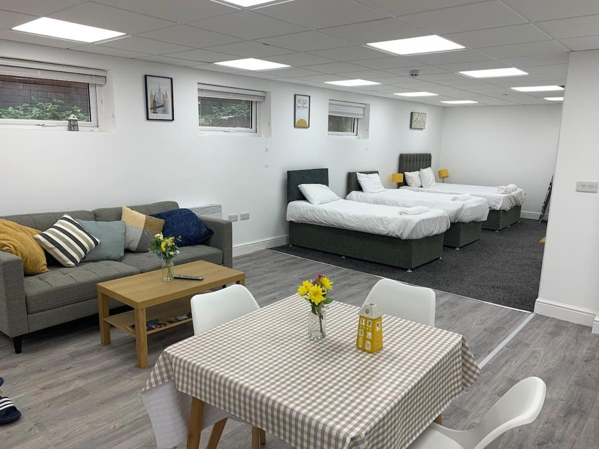 Huge Studio Close To City Centre With Free Secure Parking Leeds  Buitenkant foto