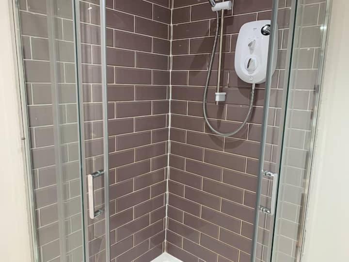 Huge Studio Close To City Centre With Free Secure Parking Leeds  Buitenkant foto